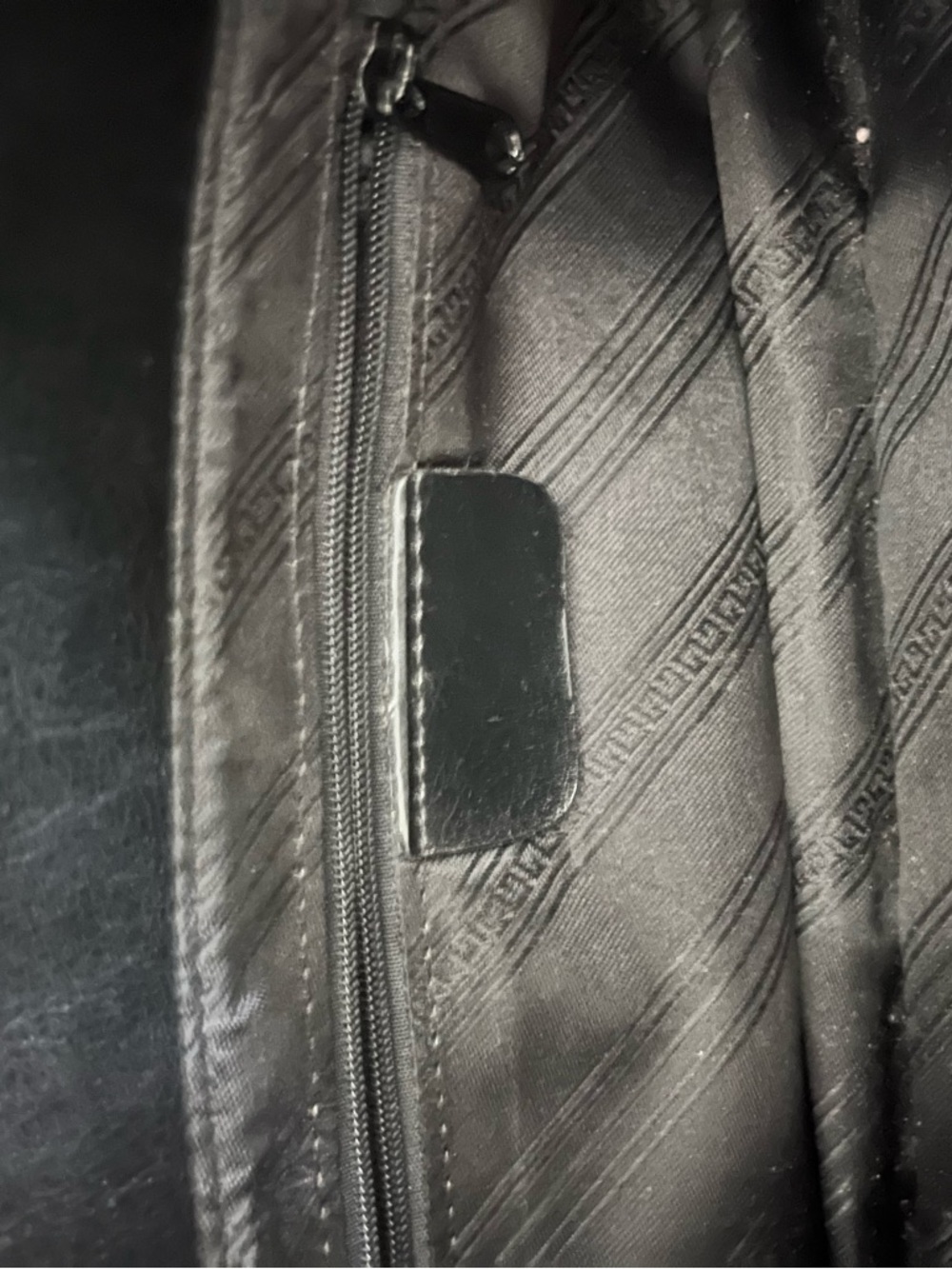 Gucci Black Leather Shoulder Hobo Bag - Picture 11 of 16